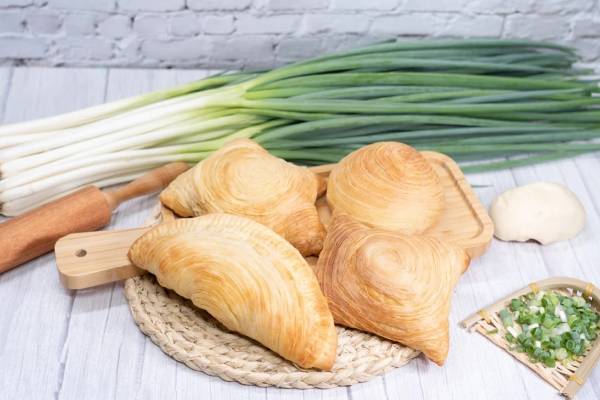 【宜蘭初咪體驗農場。下田採蔥及創意蔥麵包DIY】